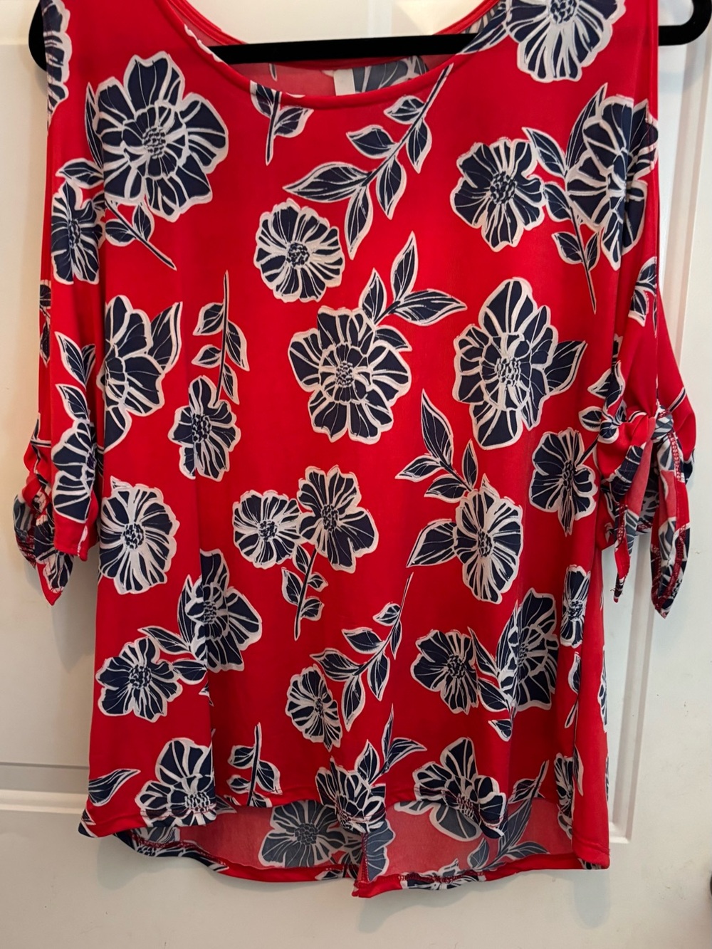 Gilli Red Floral Tie-Sleeve Blouse